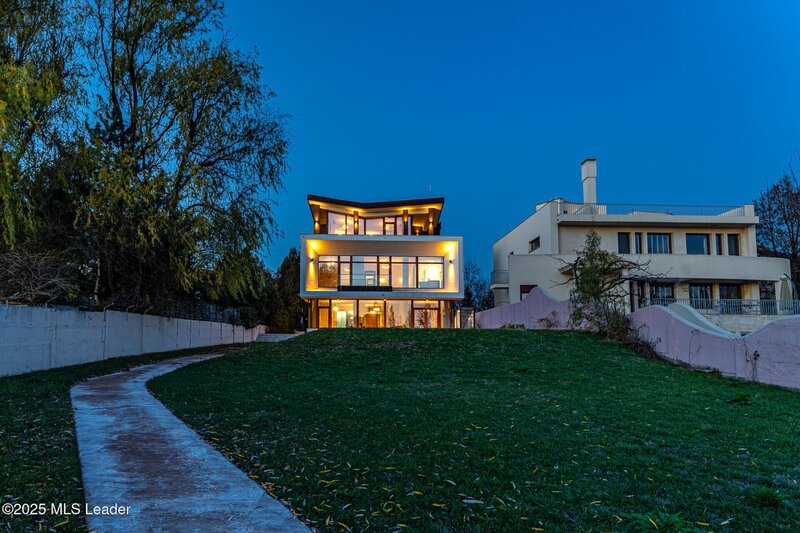 Vila pe malul lacului Mogosoaia | 617 mpt, teren 1182 mp