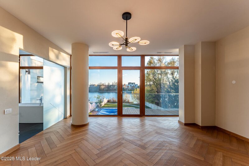 Vila pe malul lacului Mogosoaia | 617 mpt, teren 1182 mp