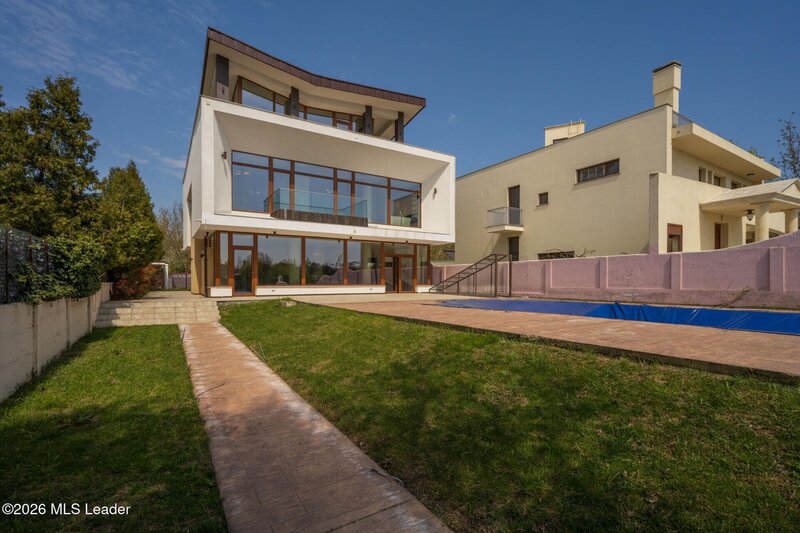 Vila pe malul lacului Mogosoaia | 617 mpt, teren 1182 mp