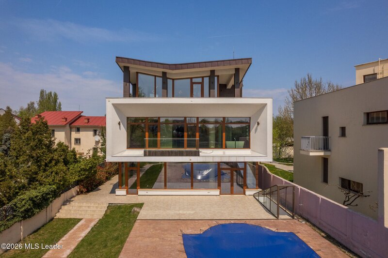 Vila pe malul lacului Mogosoaia | 617 mpt, teren 1182 mp