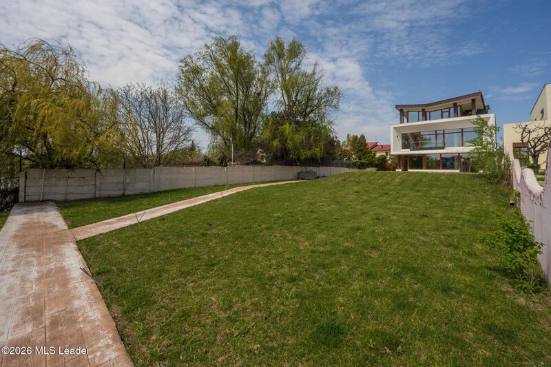 Vila pe malul lacului Mogosoaia | 617 mpt, teren 1182 mp